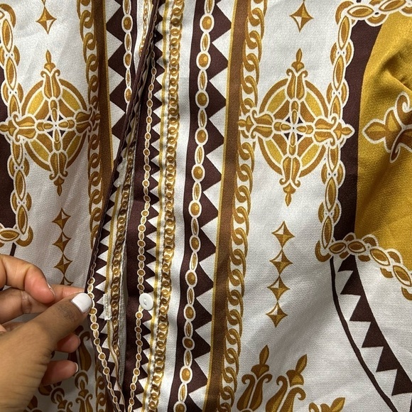 Her Bottaire down botton shirt Size M White and Gold - Picture 6 of 7
